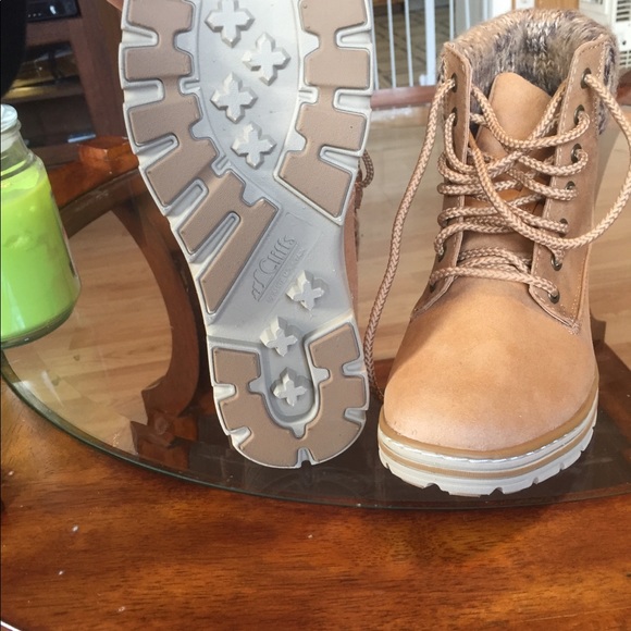 Boots - Picture 4 of 4